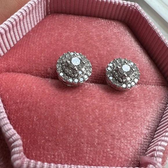 10K White Gold Diamond Clusters Earrings - Picture 4 of 6